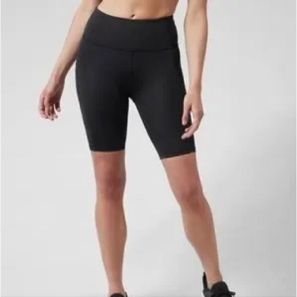 Athleta Ultimate Stash Pocket Short 9” Black